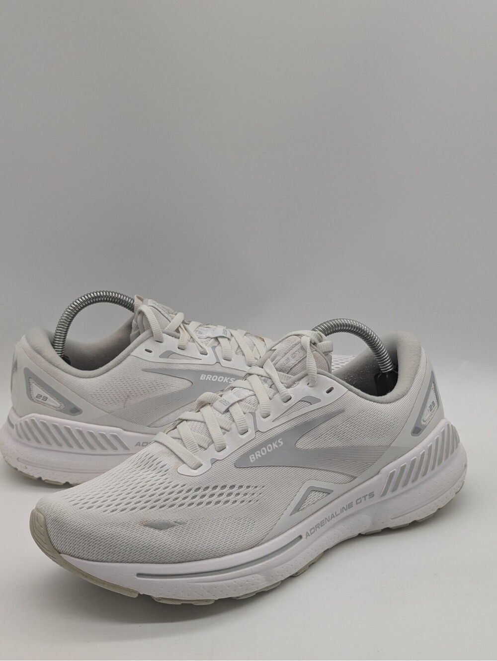Brooks Adrenaline GTS 23 Womens Size 10 B Running Shoes White Silver 1103811B104